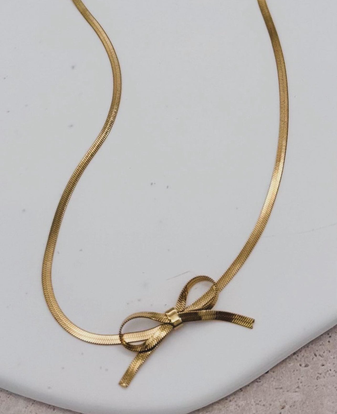 Bow choker