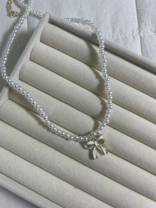 Pearl bow necklace