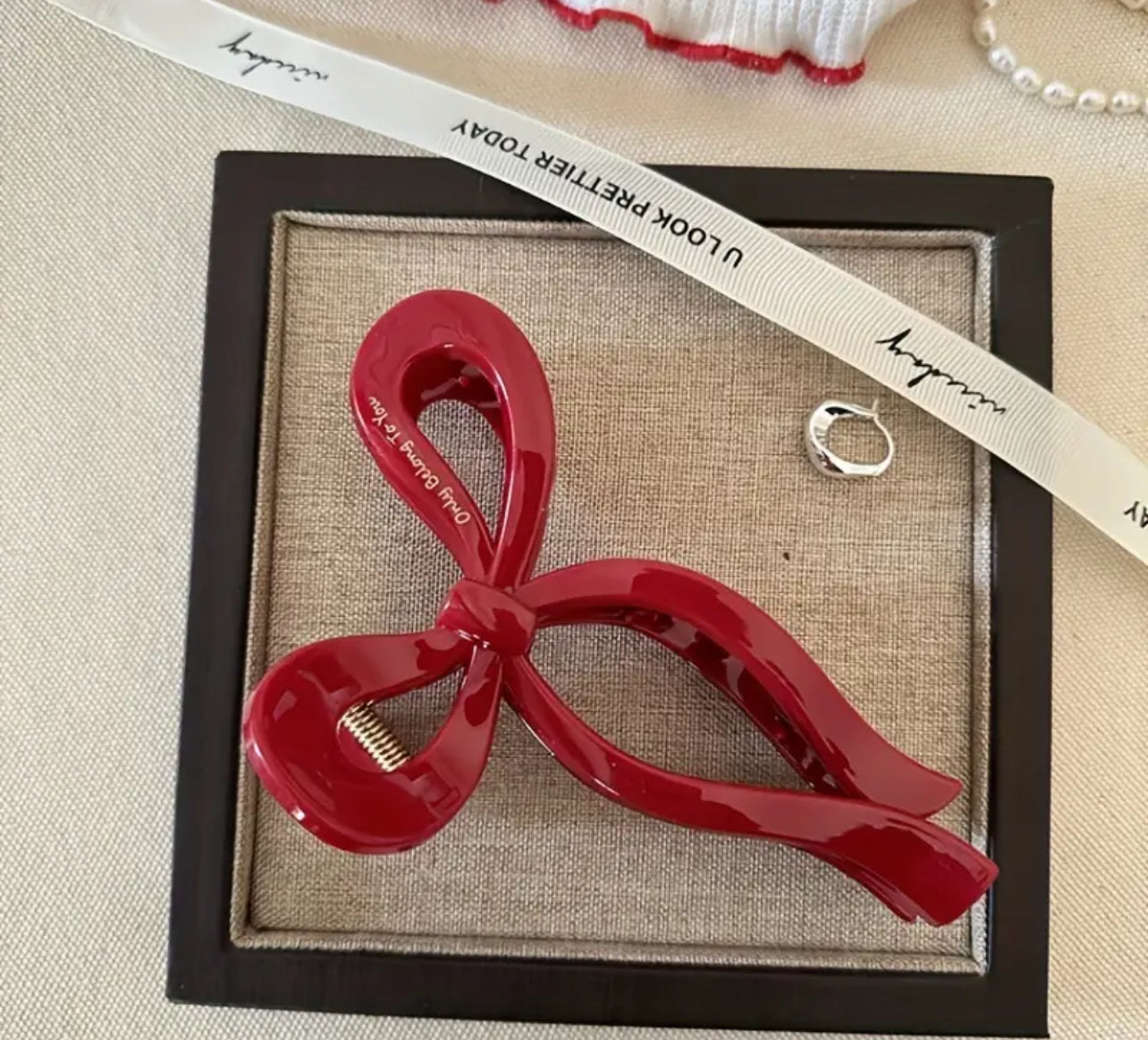 Red bow claw clip