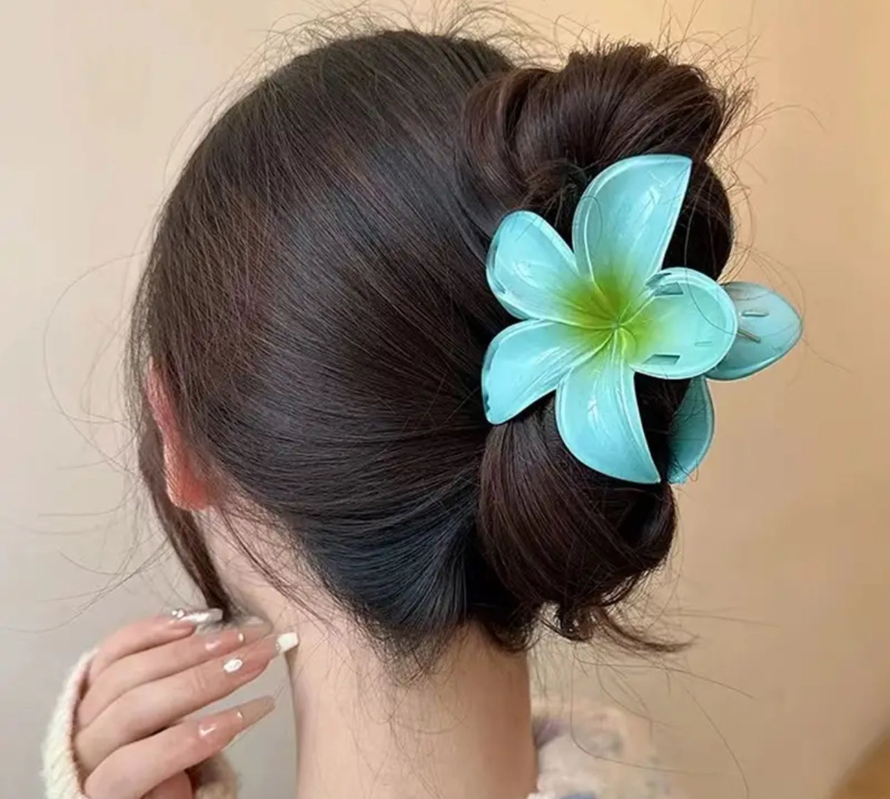 Blue flower claw clip