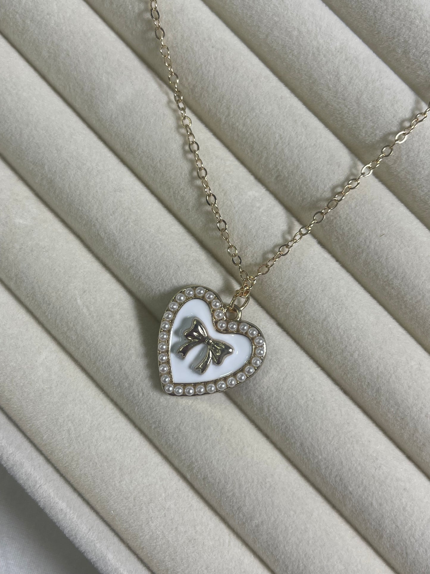 Bow and heart necklace